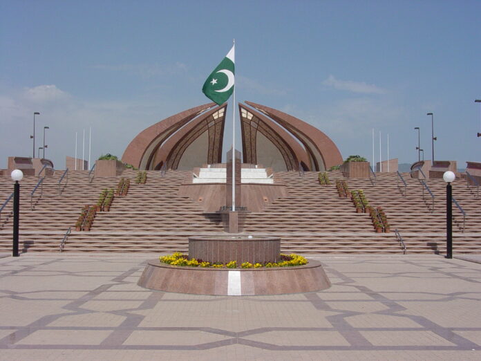 Day_time_front_view_of_Pakistan_Monument.jpg