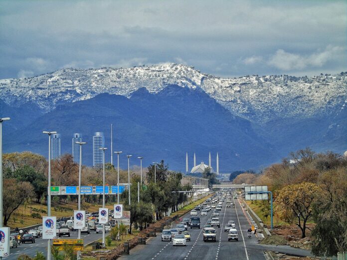 Faisal_Mosque_Islamabad_III.jpg