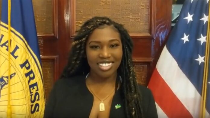 Edna-Rutland-on-receiving-National-Press-Club-Diversity-Scholarship-Award.jpg