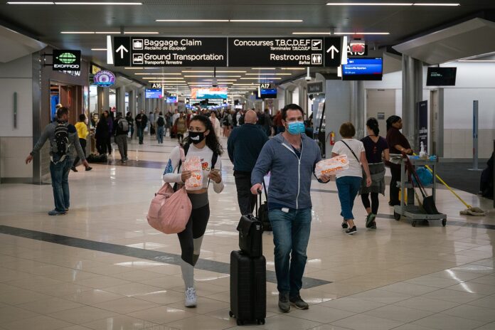 Flyers-at-Hartsfield-Jackson-Atlanta-International-Airport-wearing-facemasks.jpg