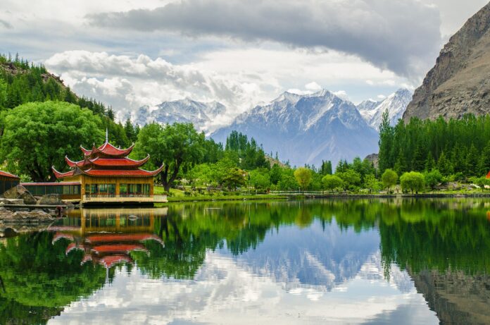 Shangrila-Lower-Kachura-Lake.jpg