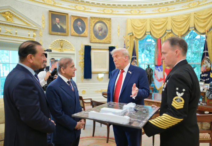 US President Donald Trump talking to Pakistani PM and Army Chief | man of peace