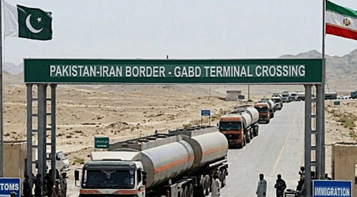 Pakistan Suspends Commercial Traffic at Key Iran Border Crossing